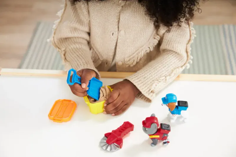 Paw Patrol Rubble & Crew Charger & Wheeler Build-It Pack Kinetic Sand